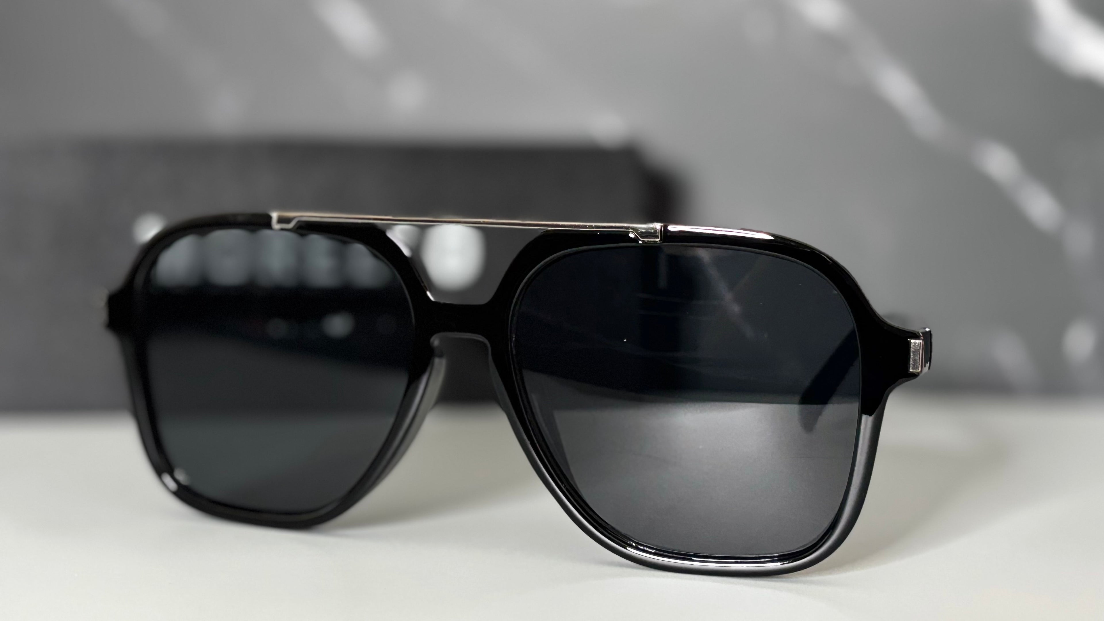 THE CEO — NOIR